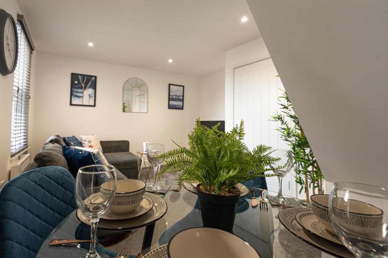 1 Bed Central - Free Parking - Long Stay Offer Strood Екстериор снимка